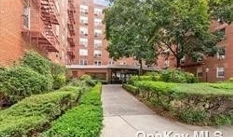 63-11 Queens Blvd F26, Woodside, NY 11377 - 1 Beds, 1 Bath