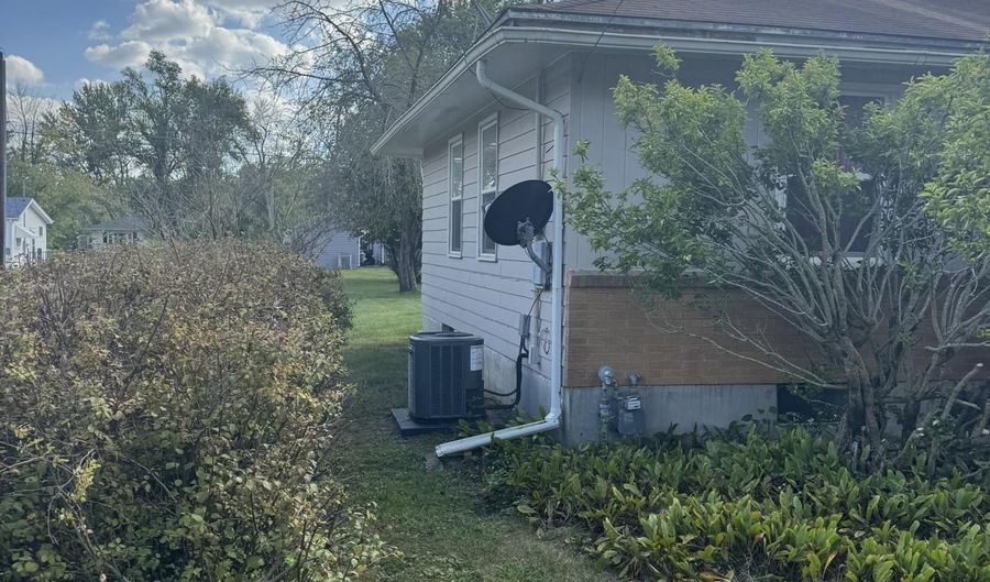 260 Grandview Ave, Ottumwa, IA 52501 - 3 Beds, 2 Bath