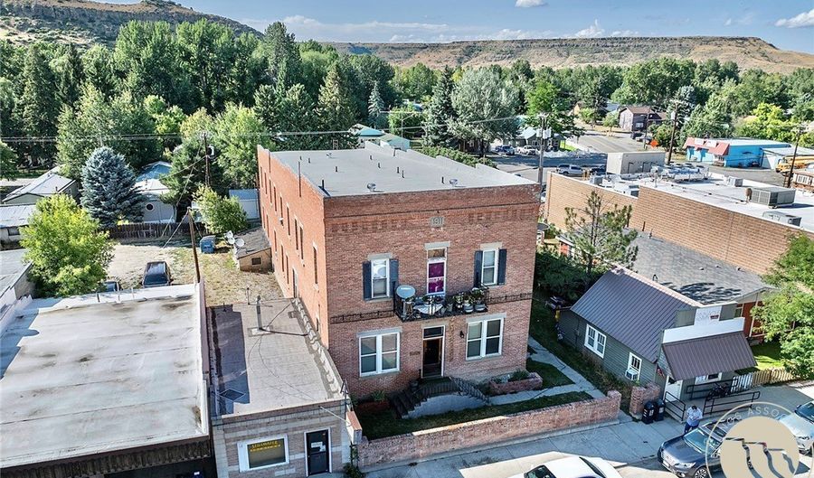 10 S. Woodard Ave, Absarokee, MT 59001 - 6 Beds, 4 Bath