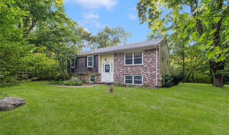 350 Essex Rd, North Kingstown, RI 02852 - 3 Beds, 1 Bath