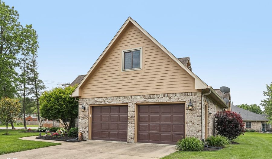 6983 White Oak Dr, Avon, IN 46123 - 3 Beds, 3 Bath