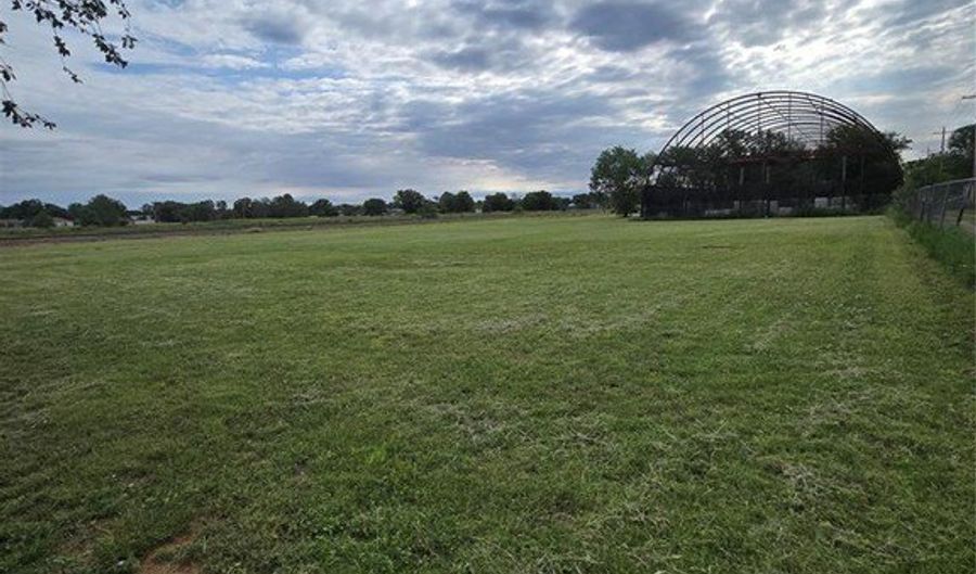 900 NEWLIN Dr, Altus, OK 73521 - 0 Beds, 0 Bath