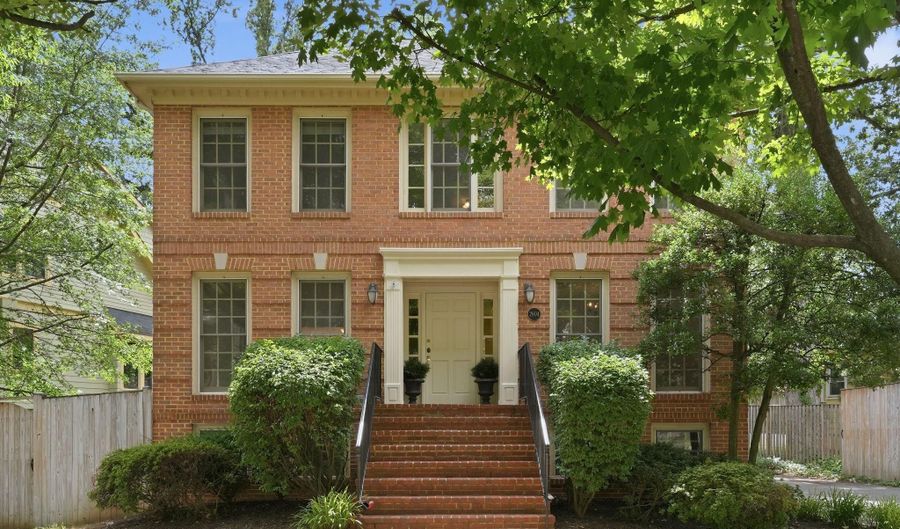 2904 N 4TH St N, Arlington, VA 22201 - 4 Beds, 4 Bath