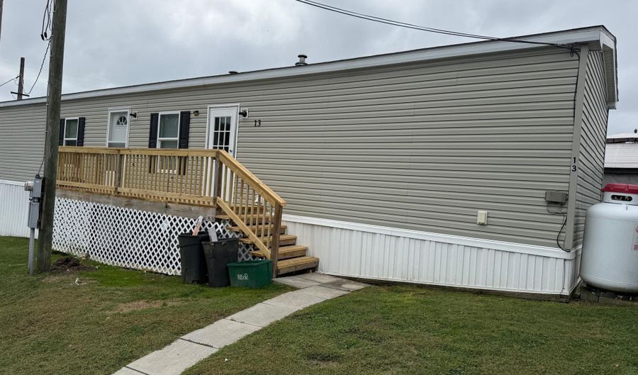 13 HILLTOP Ave, Akron, PA 17501 - 2 Beds, 1 Bath