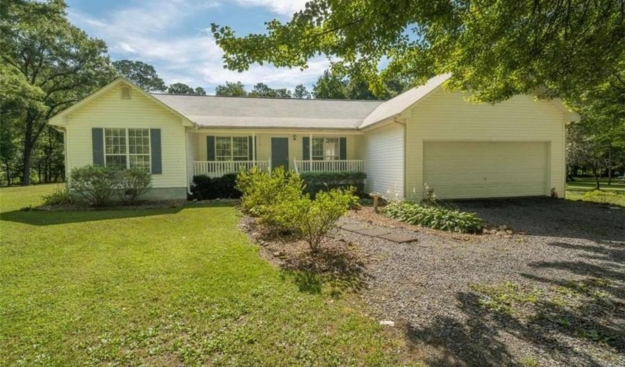 2324 Floyd Springs Rd, Armuchee, GA 30105 - 3 Beds, 2 Bath