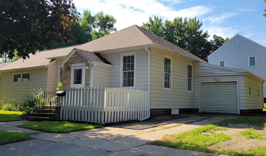 500 E Elm, Algona, IA 50511 - 2 Beds, 3 Bath