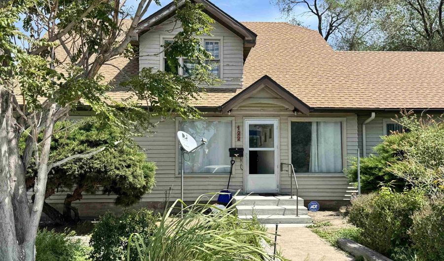 120 9th Ave N, Buhl, ID 83316 - 6 Beds, 2 Bath