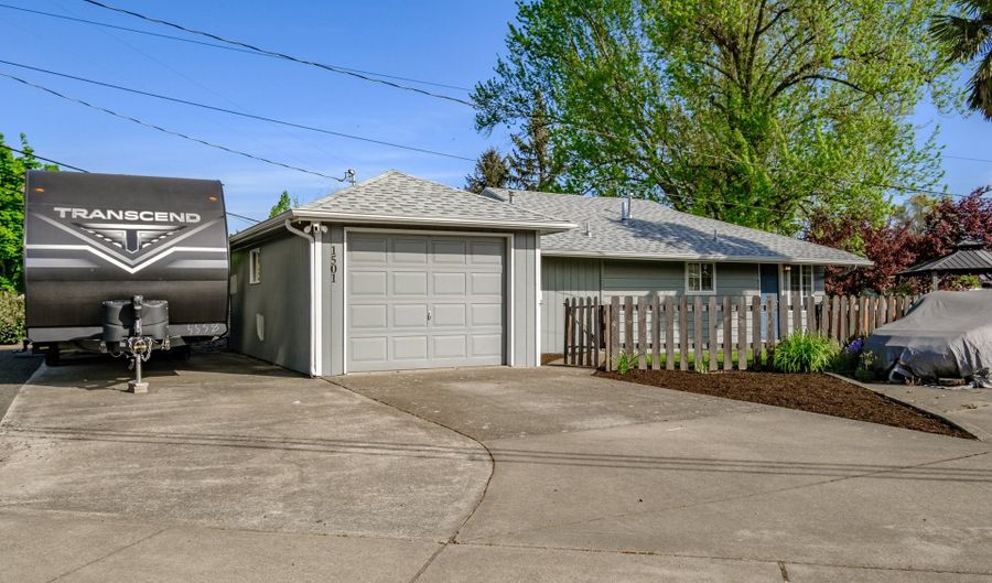 1501 34th Ave, Albany, OR 97322 - 3 Beds, 1 Bath