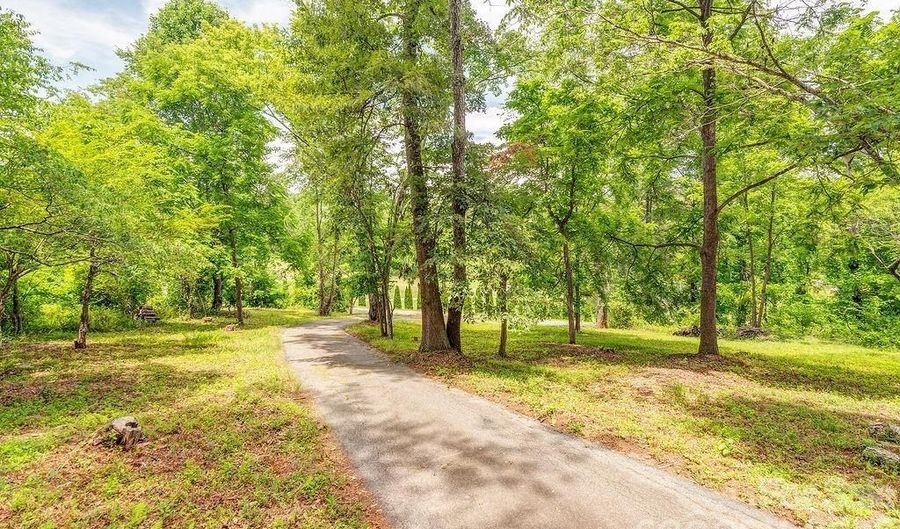 14 High Valley Estates Dr, Alexander, NC 28701 - 3 Beds, 2 Bath