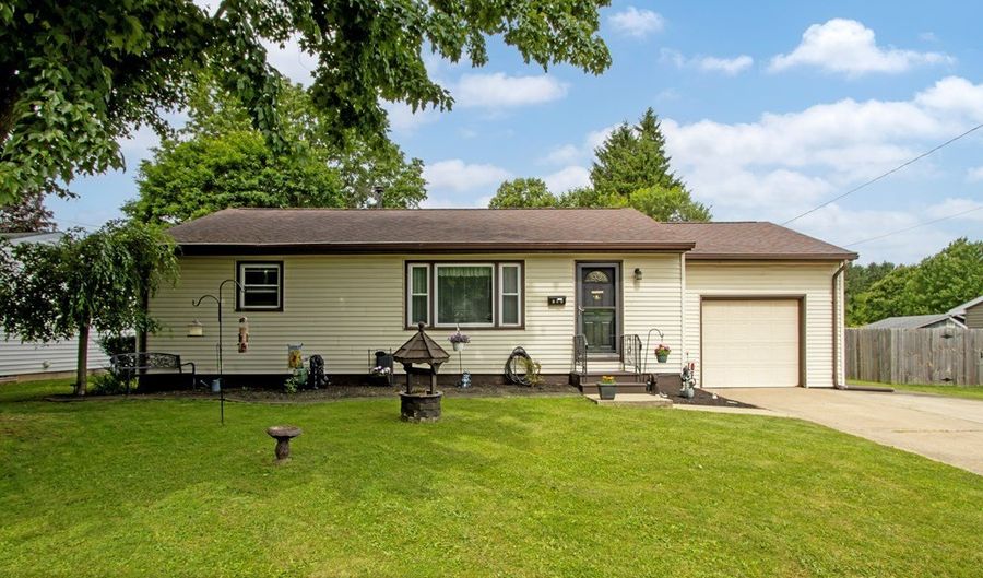944 Edison St, Ashland, OH 44805 - 3 Beds, 2 Bath