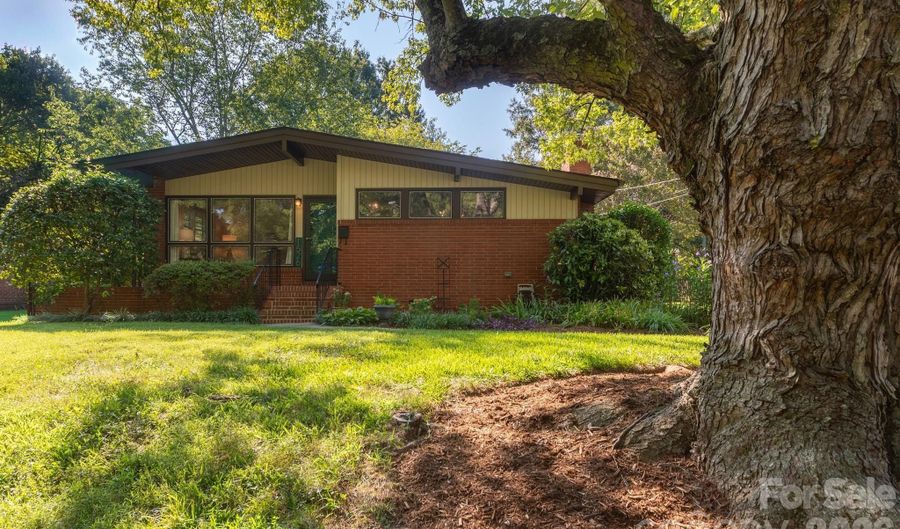 1526 Briarfield Dr, Charlotte, NC 28205 - 3 Beds, 1 Bath