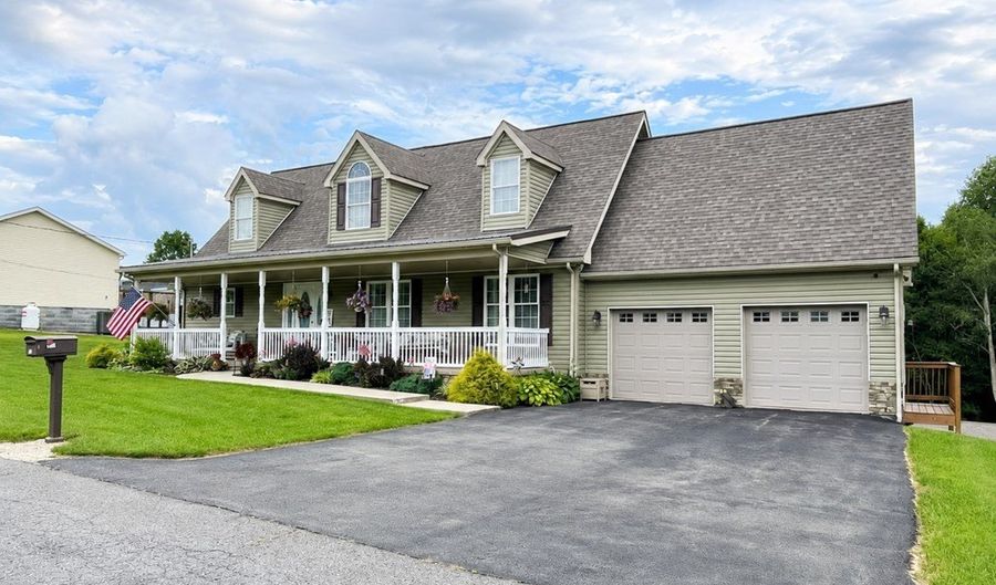 117 Apple Ridge Dr, Beaver, WV 25813 - 4 Beds, 3 Bath