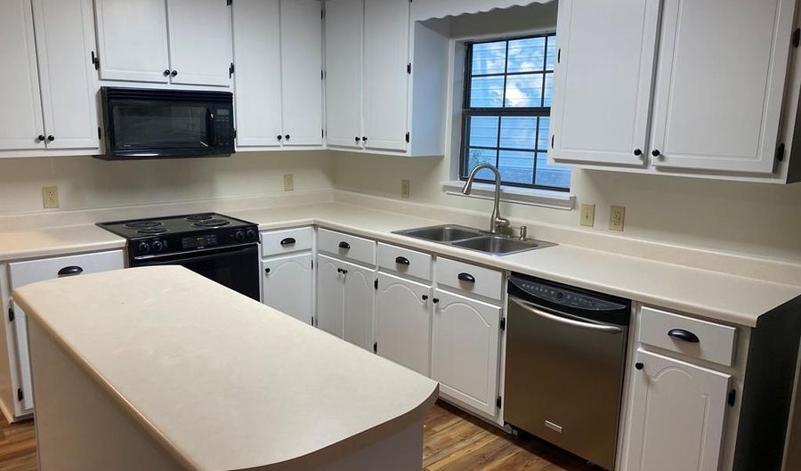 515 Englewood Dr, Abbeville, AL 36310 - 3 Beds, 3 Bath