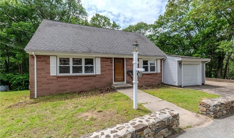 80 Westwood Rd, North Smithfield, RI 02896 - 3 Beds, 3 Bath