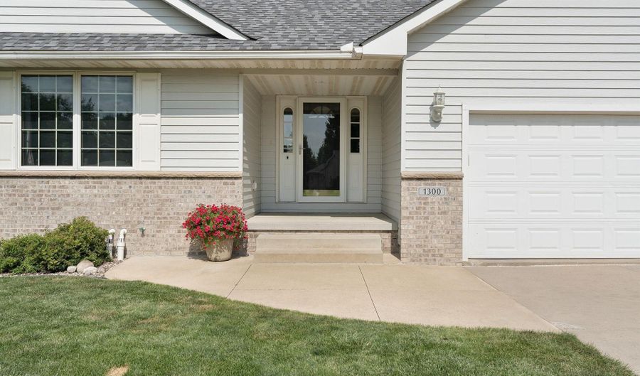 1300 26TH St SW, Austin, MN 55912 - 4 Beds, 3 Bath