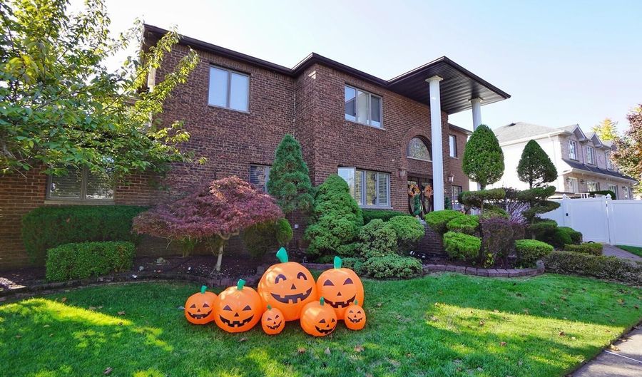 10 Clearmont Ave, Staten Island, NY 10309 - 5 Beds, 4 Bath