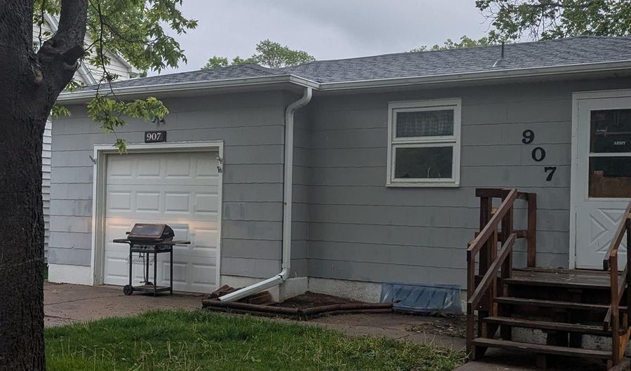 907 Black Hills Ave, Alliance, NE 69301 - 3 Beds, 1 Bath