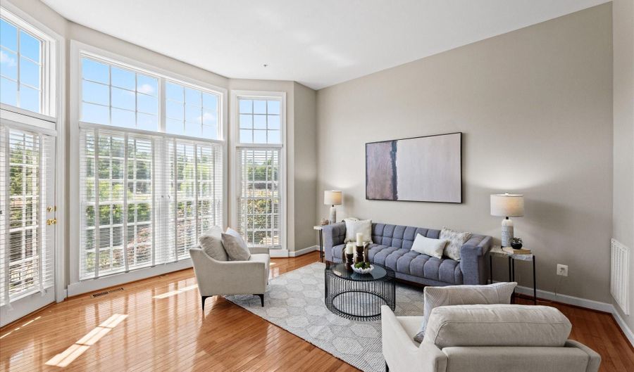 5139 BRAWNER Pl, Alexandria, VA 22304 - 4 Beds, 5 Bath