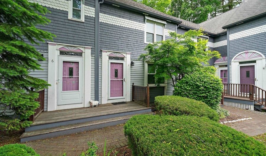 141 Pleasant St 7, Attleboro, MA 02703 - 3 Beds, 2 Bath