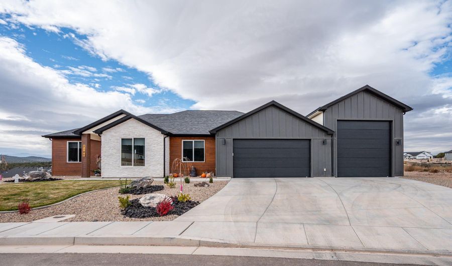 2180 S Bluff Dr, Cedar City, UT 84720 - 4 Beds, 2 Bath