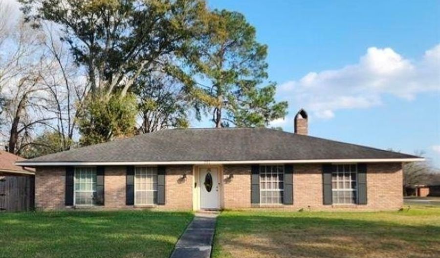 381 Shadydale Dr, Baton Rouge, LA 70815 - 4 Beds, 2 Bath