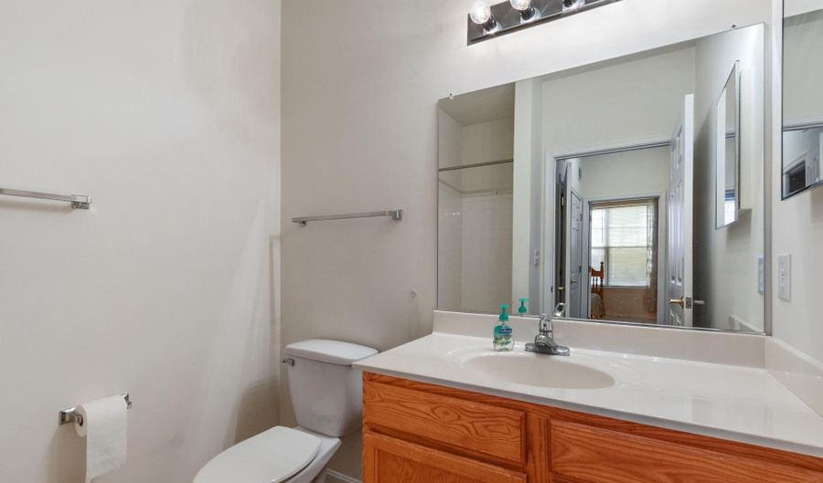 14241 KINGS CROSSING Blvd 211, Boyds, MD 20841 - 2 Beds, 2 Bath