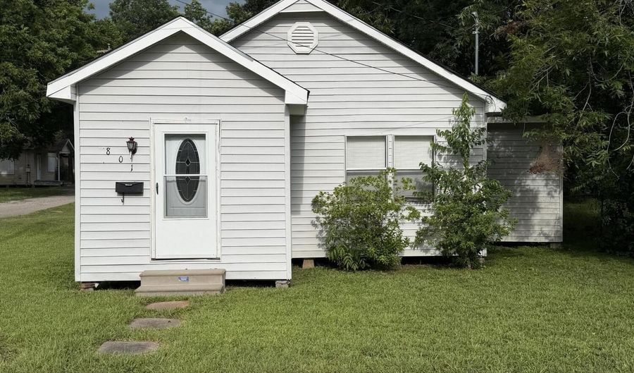 801 S East St, Abbeville, LA 70510 - 2 Beds, 1 Bath