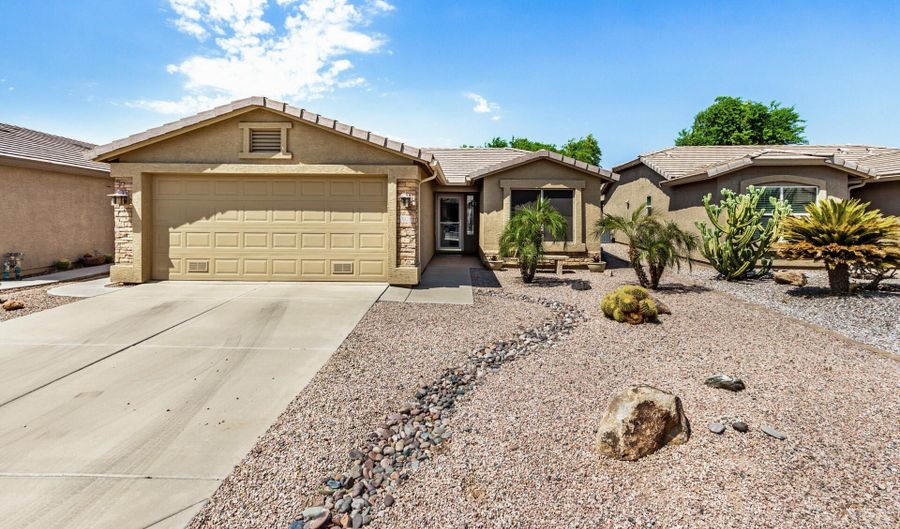 3920 E RUNAWAY BAY Pl, Chandler, AZ 85249 - 2 Beds, 2 Bath