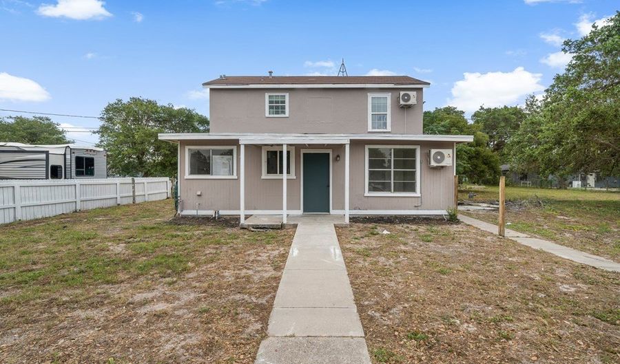 215 S 11TH St, Aransas Pass, TX 78336 - 4 Beds, 2 Bath