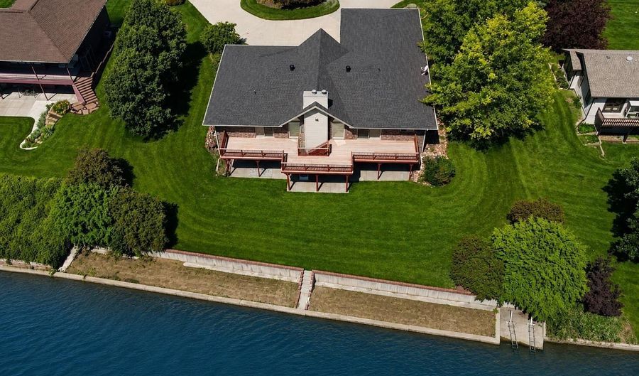 1416 Doyle Ln, Beatrice, NE 68310 - 4 Beds, 4 Bath