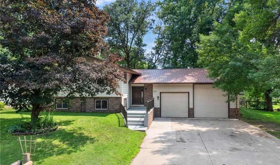 135 Knollwood St W, Annandale, MN 55302 - 3 Beds, 2 Bath