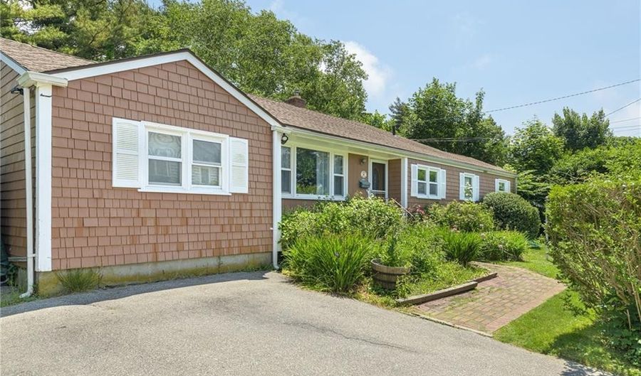 84 Coggeshall Ave, Newport, RI 02840 3 Beds, 2 Baths, Single Family