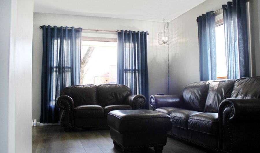 219 N Kline St, Aberdeen, SD 57401 - 3 Beds, 2 Bath
