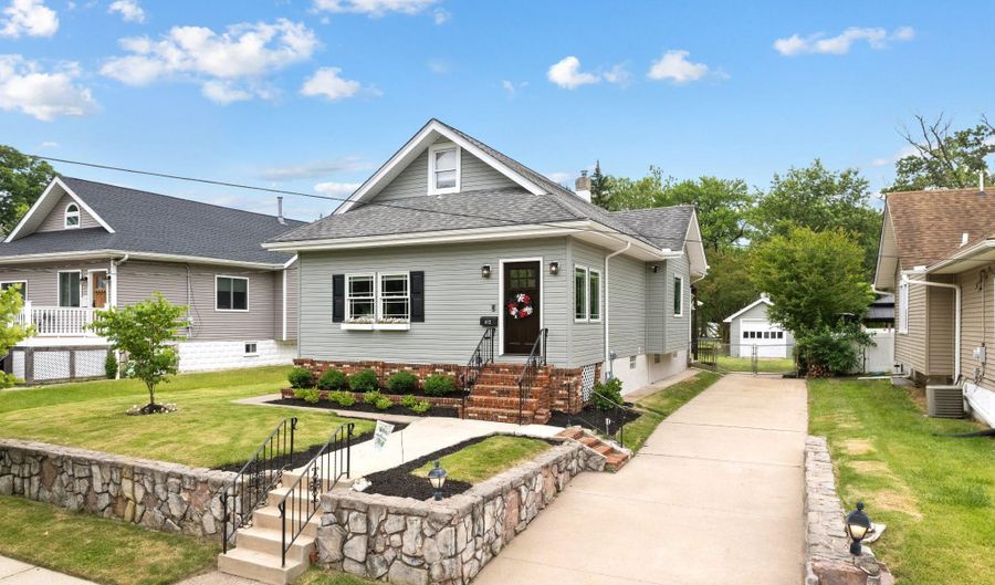 612 W GRAISBURY Ave, Audubon, NJ 08106 - 3 Beds, 3 Bath