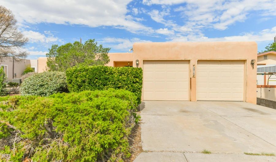 3815 ERBBE St NE, Albuquerque, NM 87111 - 3 Beds, 2 Bath