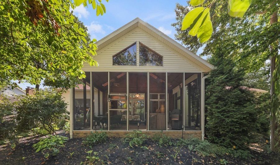 1059 Oakwood Dr, Alliance, OH 44601 - 3 Beds, 2 Bath