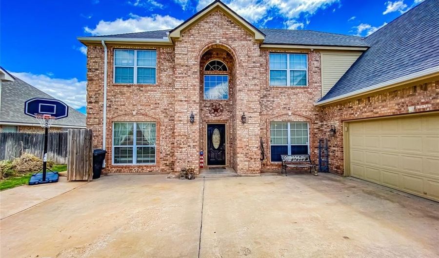 8325 Thompson Pkwy, Abilene, TX 79606 - 5 Beds, 3 Bath