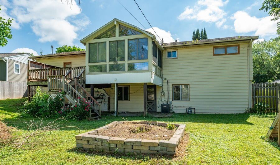237 Todd Cir, Ames, IA 50014 - 4 Beds, 2 Bath