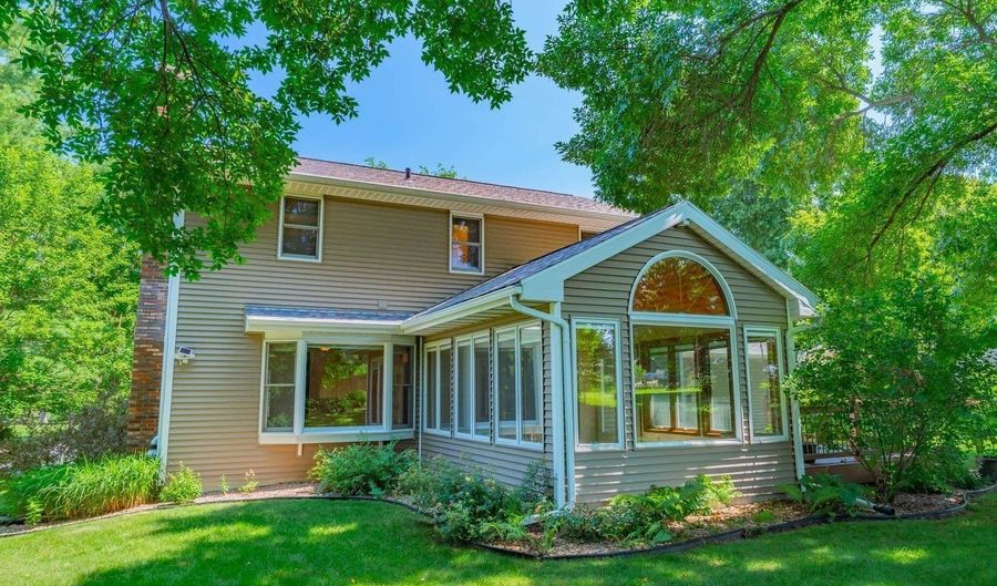 21 E Newhaven Cir, Madison, WI 53717 - 3 Beds, 3 Bath