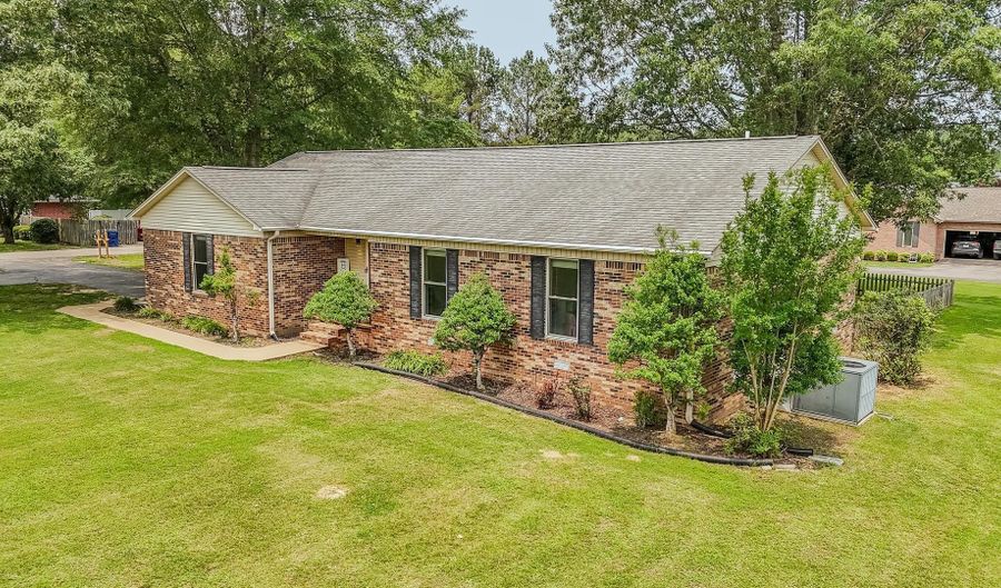 606 DUREN, Adamsville, TN 38310 - 3 Beds, 2 Bath