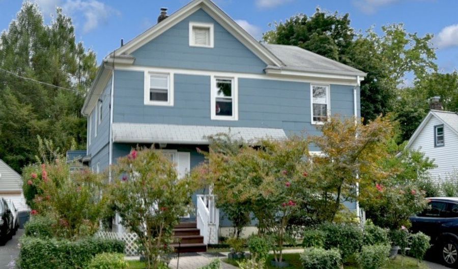 435 Northern Pkwy, Villas, NJ 07450 - 7 Beds, 3 Bath