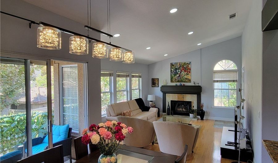 17 Destiny Way, Aliso Viejo, CA 92656 - 2 Beds, 2 Bath
