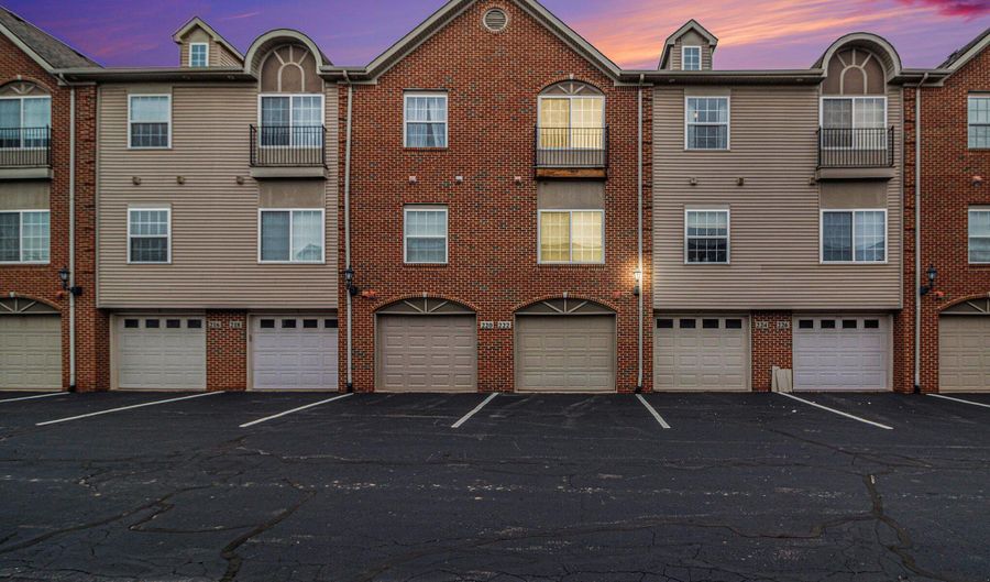 222 W Oakbrook Dr, Ann Arbor, MI 48103 - 2 Beds, 2 Bath