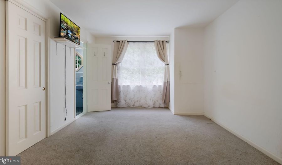 1810 HEMLOCK Cir, Abington, PA 19001 - 4 Beds, 4 Bath