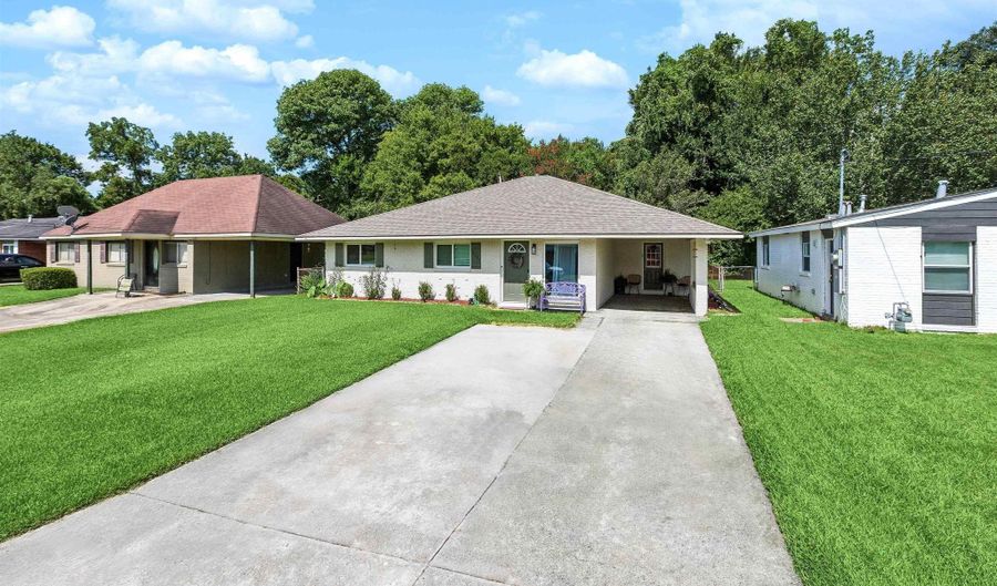 12223 Palmyra Dr, Baton Rouge, LA 70807 - 3 Beds, 2 Bath