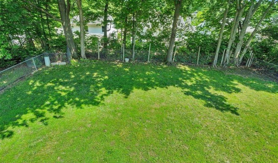 363 Windyoak Dr, Ballwin, MO 63021 - 4 Beds, 3 Bath