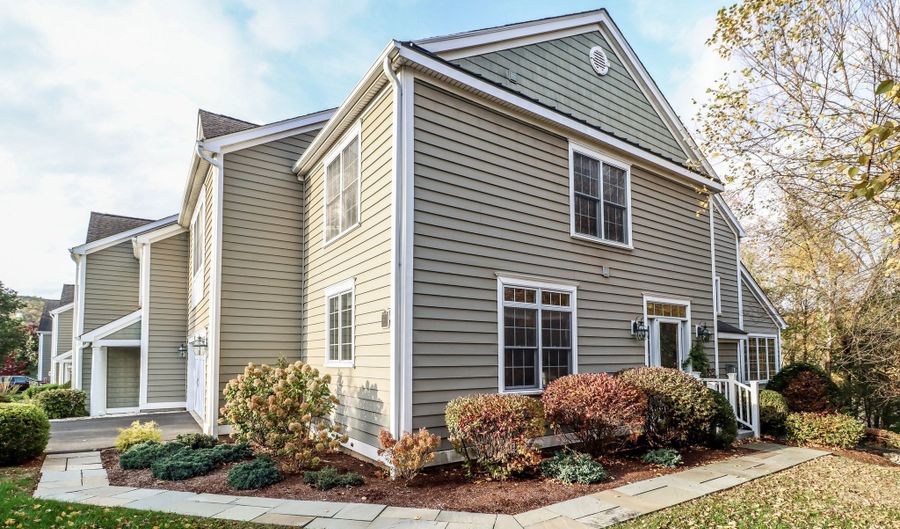 21 Great Heron Ln 21, Brookfield, CT 06804 - 3 Beds, 4 Bath