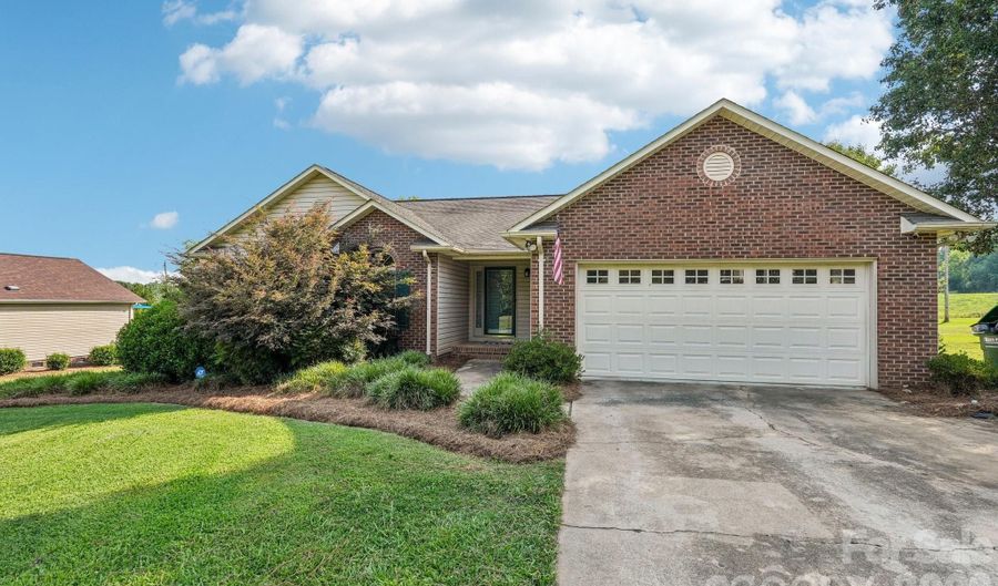 203 Royal Ave, Albemarle, NC 28001 - 3 Beds, 2 Bath