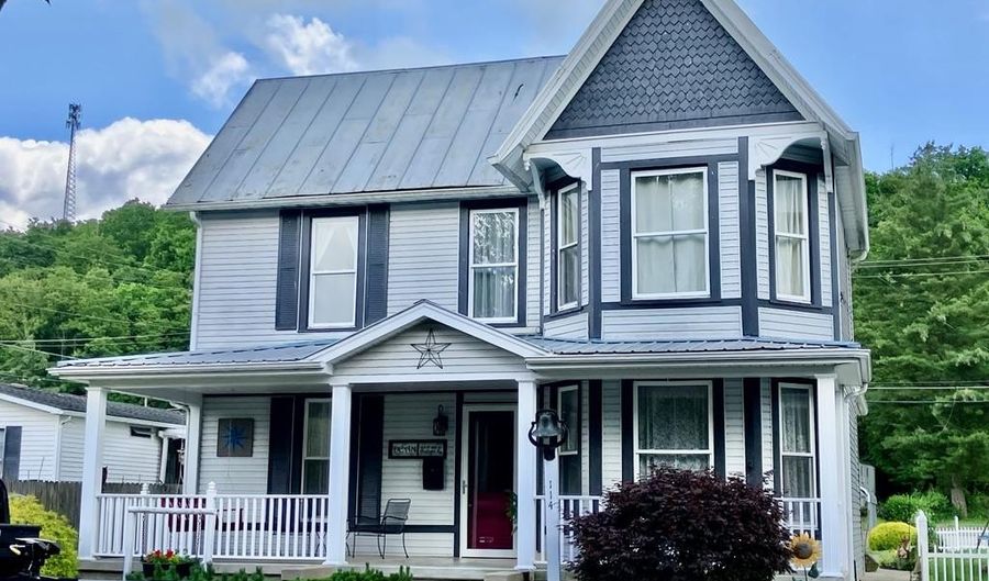 114 E 4th St, Augusta, KY 41002 - 4 Beds, 1 Bath