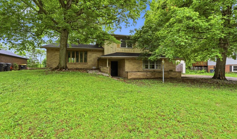 826 Yorkshire Rd, Anderson, IN 46012 - 3 Beds, 3 Bath